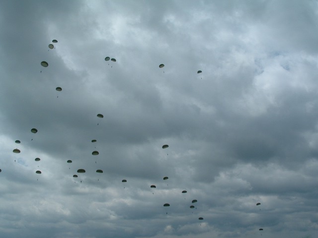 lots_of_paratroopers