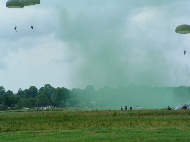 paratroopers_near_ground